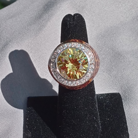 Unique ring - Picture 4 of 6